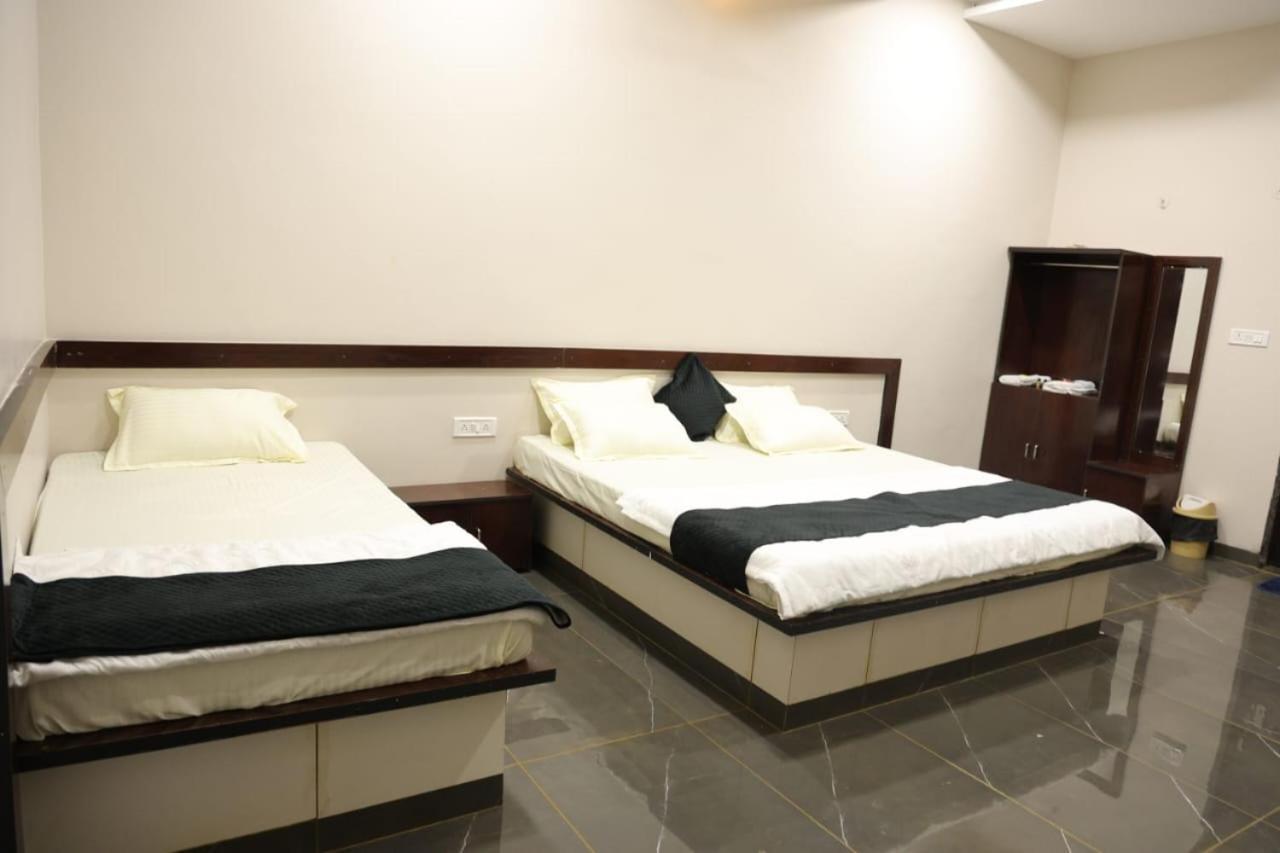 Navkar Palace Hotel & Resort, Sanawad Экстерьер фото