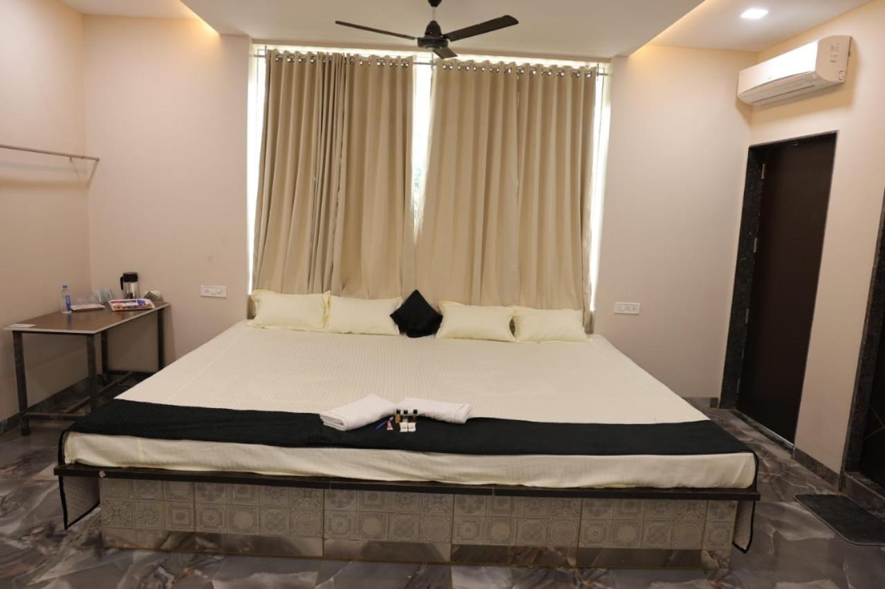 Navkar Palace Hotel & Resort, Sanawad Экстерьер фото